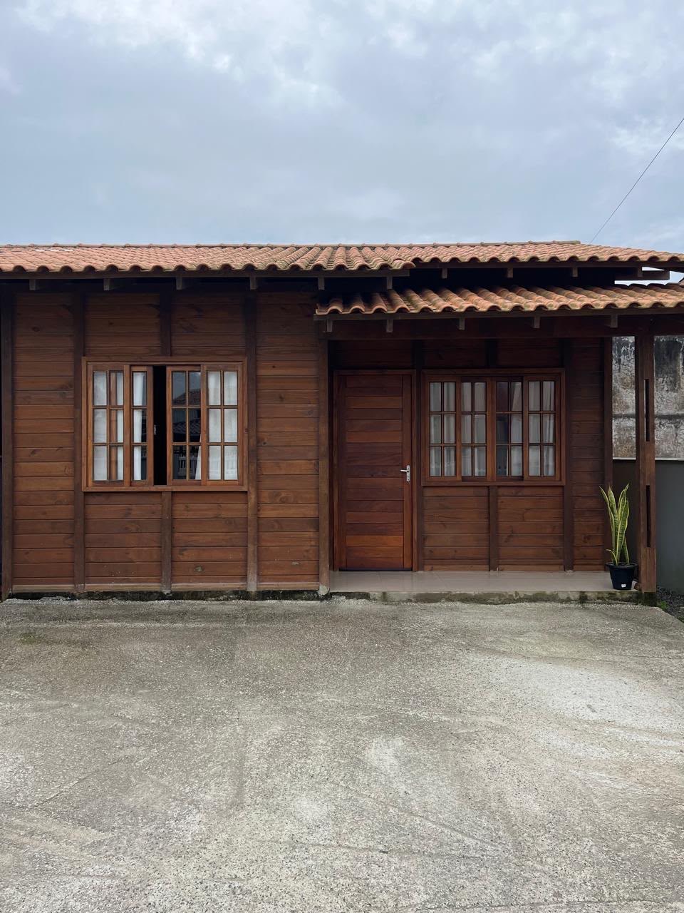 Casa a 50 metros da praia no Centro de Itapoá